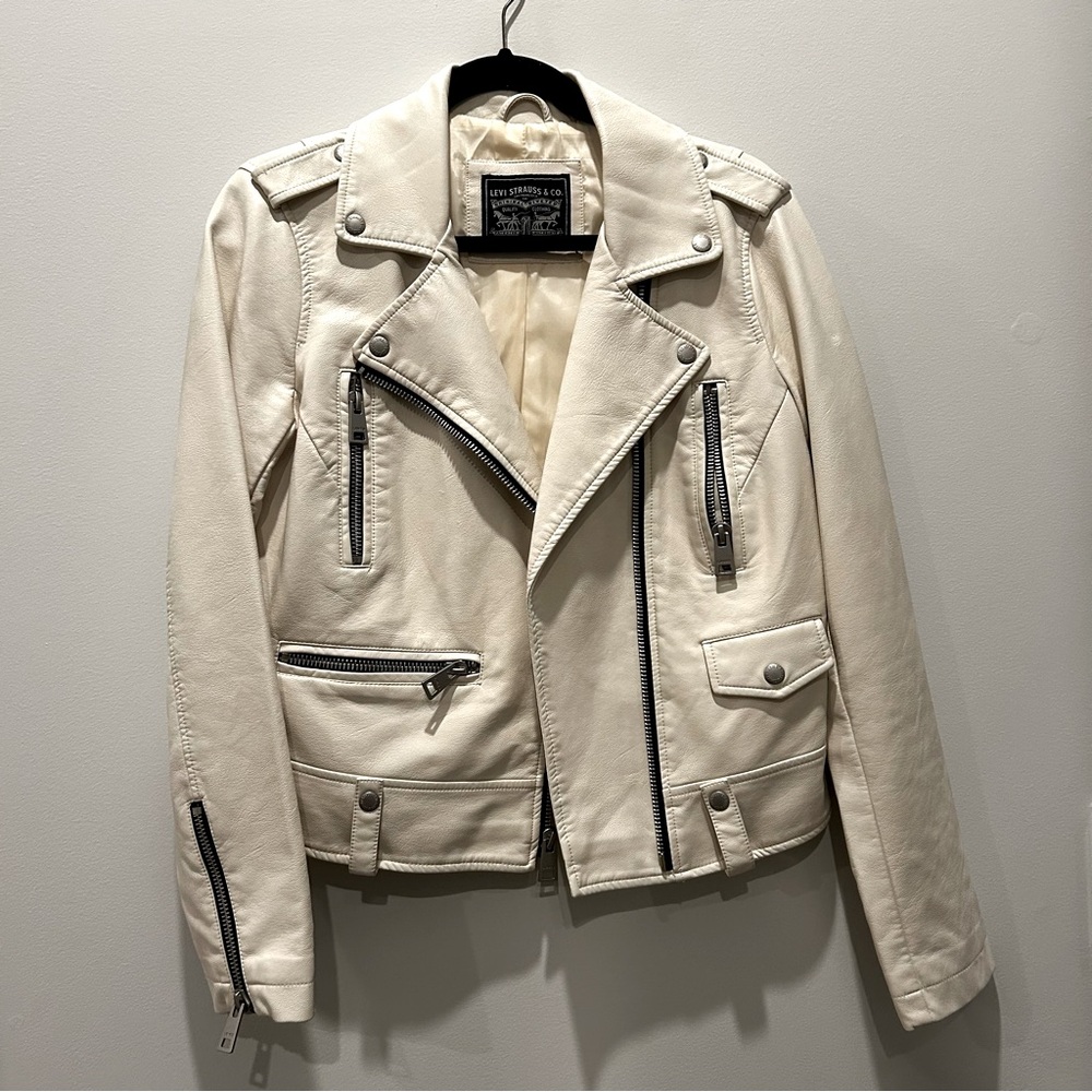 Levi’s Assymetrical Moto Jacket White Faux Leather Zipper Pockets MED wedding